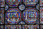 Glasmalerei der Heilung der Ethelreda durch das Blut des Heiligen Thomas, Kathedrale von Canterbury, UNESCO-Welterbe, Canterbury, Kent, England, Vereinigtes Königreich, Europa