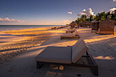 Blick auf goldenen Strand bei Puerto Morelos, Karibikküste, Halbinsel Yucatan, Mexiko, Nordamerika