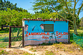 Ansicht eines Friseursalons im traditionellen Zulu-Dorf, Veyane Cultural Village, Khula, Khula Village, Provinz KwaZulu-Natal, Südafrika, Afrika