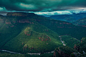 Blick auf den stimmungsvollen Himmel über dem Blyde River Canyon, Provinz Mpumalanga, Südafrika, Afrika