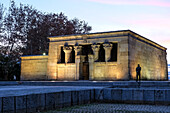 Blick auf den antiken nubischen Tempel von Debod, abgebaut im Rahmen der Internationalen Kampagne zur Rettung der Monumente Nubiens, wieder aufgebaut im Parque de la Montana, Madrid, Spanien, Europa