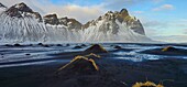 Berg Vestrahorn und Strand von Stokksnes, Südostisland, Polargebiete