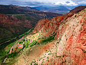 Das Noravank-Kloster und die roten Berge von Vayots Dzor, Armenien (Hayastan), Kaukasus, Zentralasien, Asien