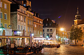 Castle Square (Plac Zamkowy) at night with outdoor seating restaurants around traditional low-rise buildings, Old Town, Warsaw, Poland, Europe