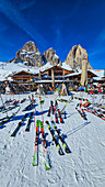 Restaurant unterhalb des Langkofels (Langkofel), Südtirol, Dolomiten, Italien, Europa