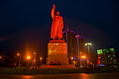 Beleuchtete Statue von Mao, Dandong, Liaoning, China, Asien