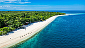 Luftaufnahme eines weißen Sandstrandes in Grande Santa Cruz Island, Zamboanga, Mindanao, Philippinen, Südostasien, Asien