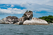 Riesige Granitfelsen auf Pulau Kelayang, Insel Belitung vor der Küste Sumatras, Indonesien, Südostasien, Asien