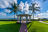 Blick auf Hochzeits-Pergola bei Puerto Morelos, Karibikküste, Halbinsel Yucatan, Riviera Maya, Mexiko, Nordamerika