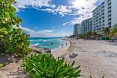 Blick auf Hotels und Strand, Hotel Zone, Cancun, Karibikküste, Halbinsel Yucatan, Riviera Maya, Mexiko, Nordamerika