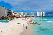 Blick auf Hotels und Strand, Hotel Zone, Cancun, Karibikküste, Halbinsel Yucatan, Riviera Maya, Mexiko, Nordamerika