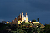 Stürmisches Wetter, Kirche Nuestra Senora de los Remedios, auf der Pyramide von Tlachihualtepetl, Cholula, Bundesstaat Puebla, Mexiko, Nordamerika