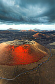 Luftaufnahme der Caldera Colorada, Tinajo, Las Palmas, Lanzarote, Kanarische Inseln, Spanien, Atlantik, Europa