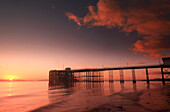 Penarth Pier bei Sonnenaufgang, Penarth, Vale of Glamorgan, Südwales, Vereinigtes Königreich, Europa