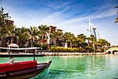 Burj Al Arab von Madinat Jumeirah aus gesehen, Dubai, Vereinigte Arabische Emirate, Naher Osten