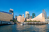 Uhrenturm im Victoria-Hafen, Hongkong, China, Asien