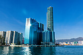 Hochhäuser im Victoria-Hafen bei Sonnenuntergang, Hongkong, China, Asien