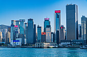 Hochhäuser im Victoria-Hafen, Hongkong, China, Asien