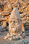 Herakles-Statue in der Nähe des Grabes des Kommunenkönigs Antiochus I. auf dem Gipfel des Berges Nemrut, UNESCO-Welterbestätte, Provinz Adiyaman, Türkei, Kleinasien, Asien