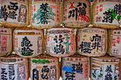 Sake-Fässer, Itsukushima-Schrein, UNESCO-Welterbe, Miyajima, Japan, Asien