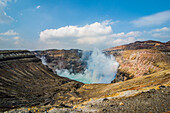 Aktiver Kratersee am Berg Naka, Berg Aso, Kyushu, Japan, Asien