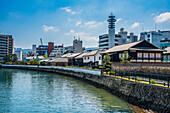 Koloniale Gebäude in Dejima, einer künstlichen Insel im Hafen von Nagasaki, Kyushu, Japan, Asien