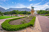 View of Delville Wood Memorial in Company's Garden and Table Mountain in background, Cape Town, Western Cape, South Africa, Africa