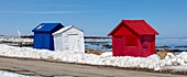 Canada, province du Nouveau-Brunswick, la région Chaleur, la baie des Chaleurs, es cabanes colorées de pêcheurs aux couleurs de l'Acadie du quai de Petit-Rocher