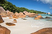 Seychellen, Insel Praslin, Strand Anse Lazio und Granitfelsen