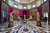 Italy, Tuscany, Florence, historical centre listed as World Heritage by UNESCO, Galleria degli Uffizi (Uffizi Gallery) museum, octagonal hall called Tribune