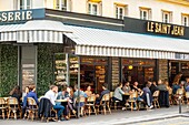 Frankreich, Paris, Montmartre-Viertel, Café in der Rue des Abbesses, Café Le Saint Jean