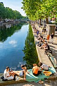 France, Paris, the Canal Saint Martin, quai de Valmy