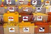 Armenien, Eriwan, GUM-Markt, überdachter Markt für armenische Spezialitäten, Verkauf von Gewürzen