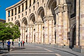 Armenien, Eriwan, Platz der Republik, Gebäude mit mehreren Ministerien