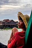 Cambodia, Kompong Kleang or Kampong Kleang, village along the Tonle Sap lake, young fisherman