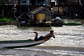 Kambodscha, Kompong Kleang oder Kampong Kleang, Stelzenhausdorf am Tonle Sap-See