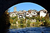 Switzerland, Canton of Fribourg, Fribourg, Sarine River (Saane River) banks, the Middle Bridge, view from fortifications and San Nicolas Cathedral