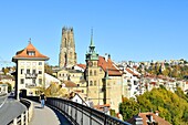 Schweiz, Kanton Freiburg, Freiburg, Rathaus und Sankt-Nikolaus-Kathedrale