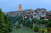 Schweiz, Kanton Freiburg, Freiburg, Ufer der Sarine (Saane), Festungsanlagen und Kathedrale San Nicolas