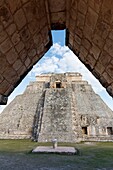 Mexiko, Bundesstaat Yucatan, Uxmal, von der UNESCO in die Liste des Welterbes aufgenommen, Pyramide des Wahrsagers