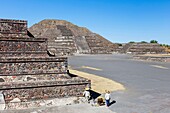 Mexiko, Bundesstaat Mexiko, Teotihuacan, von der UNESCO zum Weltkulturerbe erklärt, der Platz und die Mondpyramide