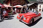 Schweiz, Kanton Wallis, Val d'Herens, Dorf Evolene während des Mittsommerfestes am 15. August, mit Umzug, floristischen Liedern und Tänzen, Alphornkonzerten