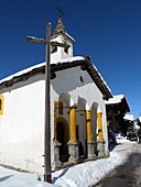 Schweiz, Kanton Wallis, Val d'Herens, Dorf Evolene im Winter, Wintersport