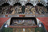 Frankreich, Somme, Amiens, Kathedrale Notre Dame d'Amiens, von der UNESCO zum Weltkulturerbe erklärt, Innenraum der Kathedrale von Amiens, polychrome Skulpturen, die die Geschichte von Saint Firmin darstellen