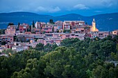 Frankreich, Vaucluse, regionaler Naturpark Luberon, Roussillon, ausgezeichnet mit dem Prädikat der schönsten Dörfer Frankreichs