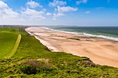 Frankreich, Pas de Calais, Opalküste, Großer Ort der beiden Caps, Escalles, Cap Blanc nez, Blick auf die Wissant-Bucht von den Klippen des Cap Blanc Nez