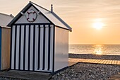 Frankreich, Somme, Cayeux sur Mer, die Strandhütten an der längsten Strandpromenade Europas