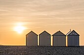 Frankreich, Somme, Cayeux sur Mer, die Strandhütten an der längsten Strandpromenade Europas