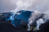 Italien, Sizilien, Äolische Inseln, Tyrrhenisches Meer, Vulkan Stromboli, San Vincenzo, Fumarolen vor oder nach einer Eruption von Lava und vulkanischem Gestein