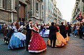 Italien, Sizilien, Catania, Barockstadt auf der Liste des UNESCO-Welterbes, Walzer in Kostümen auf der Via Etna anlässlich eines Spendenmarathons